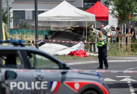 مقتل 11 شخصا إثر تحطم طائرة لتدريب القفز بالمظلات في فرنسا
