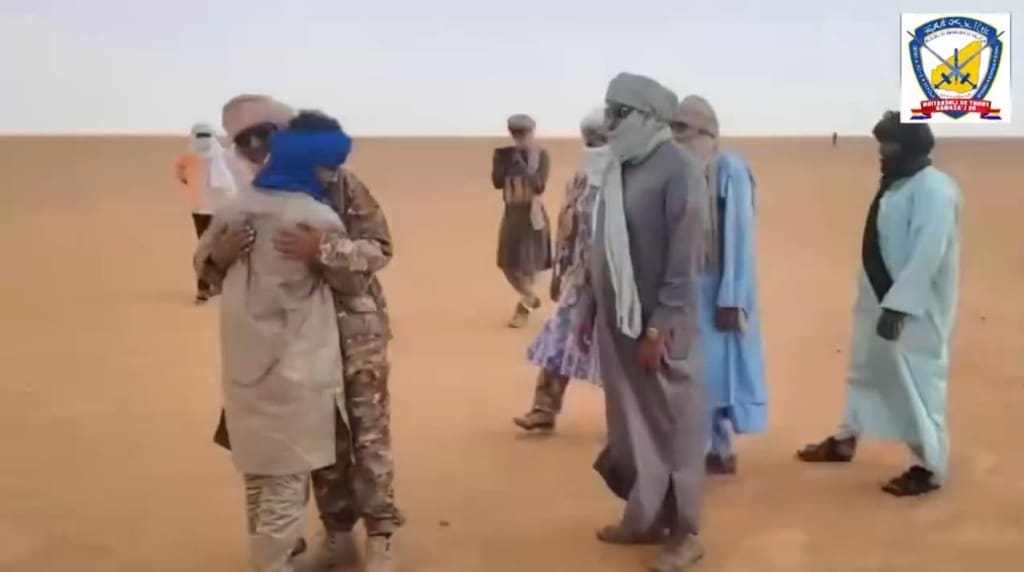 وساطة النيجر تنجح في الإفراج عن 62 جندياً مالياً وقيادي بارز في جبهة تحرير أزواد